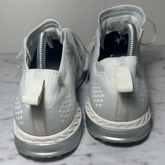 Women’s size 10 Brooks Bedlam 2 White Grey Gold Athletic Running Shoes - Picture 3 of 11